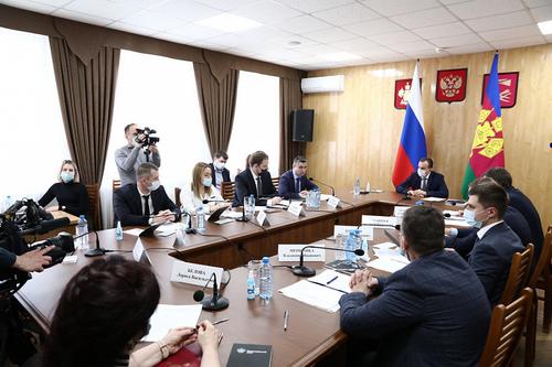 На Кубани обсудили новые региональные меры поддержки бизнеса в условиях санкций