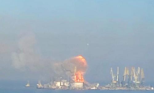 На территории порта Бердянска прогремел мощный взрыв