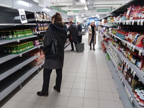 Мошенники предлагают россиянам выгодно купить продукты, а затем похищают деньги