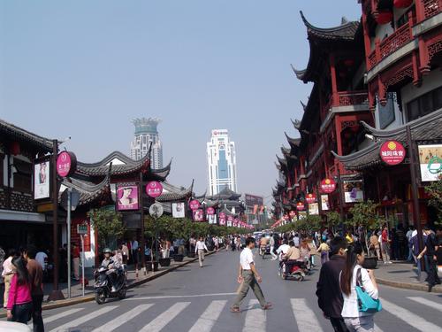В Шанхае ввели двухэтапный локдаун из-за вспышки COVID-19