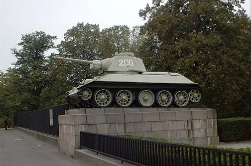 Немцы планируют убрать мемориальные танки Т-34 из центра Берлина