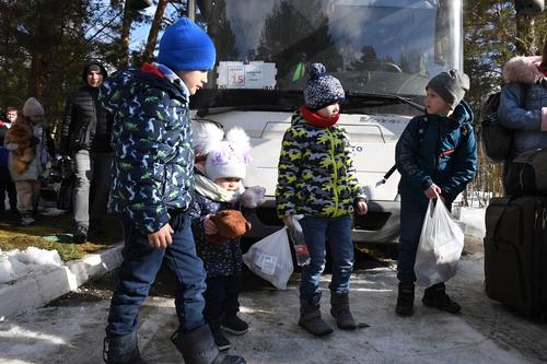 Границу России за сутки пересекли более 15 тыс. беженцев 