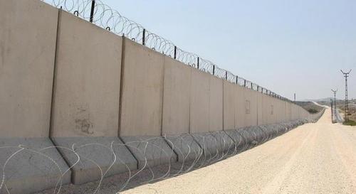 Ирак возводит защитную стену на границе с Сирией