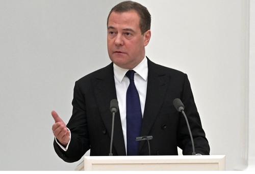 Медведев похвалил западных политиков за «мудрые» решения, которые оставят Европу без газа