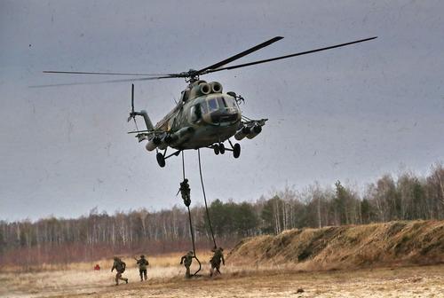 Российская армия вывела из строя высокоточным оружием военный аэродром Миргород и уничтожила украинские боевые вертолеты 