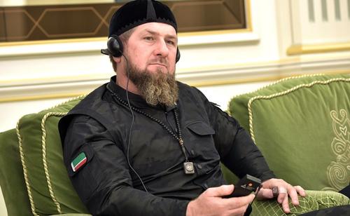 РИА Новости опубликовало видео вручения Рамзану Кадырову погон генерал-лейтенанта