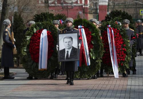 Владимира Жириновского похоронили на Новодевичьем кладбище Москвы