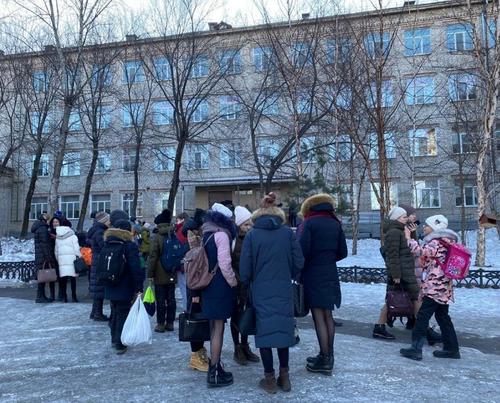 Хабаровские школы эвакуировали из-за угрозы минирования 