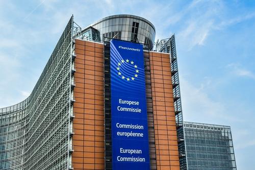 Евросоюз утвердил пятый пакет антироссийских санкций, среди ограничений - запрет ввоза из России угля,  древесины и цемента