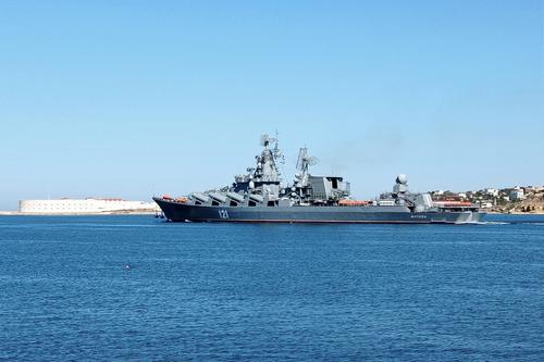 ТАСС: экипаж погибшего в Черном море крейсера «Москва» доставлен в Севастополь