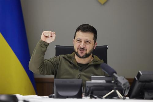 Зеленский: Донбасс станет центральным местом боев, которые повлияют на ход конфликта на Украине