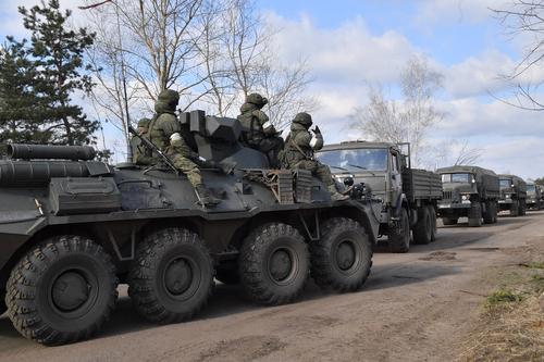 Минобороны РФ выложило видео с продвижением российских подразделений через освобожденные населенные пункты Харьковской области