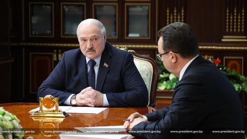 Президент Белоруссии Лукашенко сообщил, что по делу о взятках проходит его лечащий врач