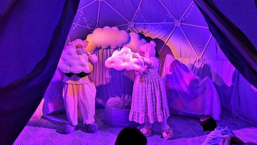 В театре кукол «Аистёнок» для маленьких зрителей организанизован театр-шатёр