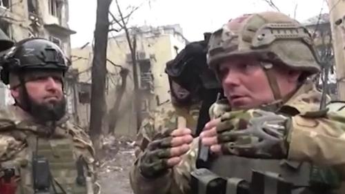 Глава WarGonzo Пегов поделился хитростью с трофейными касками «Азова»* при штурме позиций противника