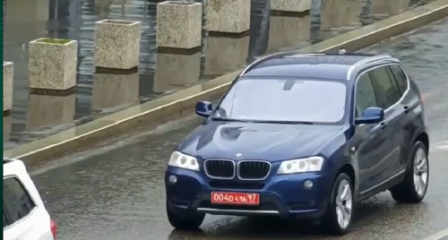 Камера ЦОД в Москве зафиксировала машину посольства США с буквой Z на крыше