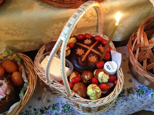 Латвийские православные христиане празднуют Пасху