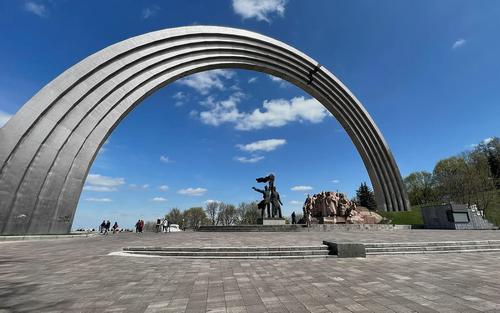 Мэр Кличко распорядился частично демонтировать монумент Дружбы народов в Киеве