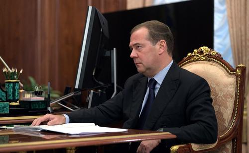 Медведев назвал «термоядерными дегенератами» тех, кто требует санкций в отношении патриарха Кирилла 