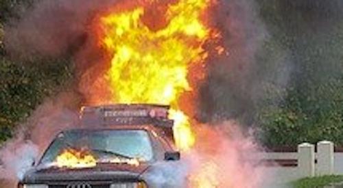В результате пожара на юге Москвы сгорели семь автомобилей