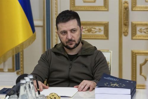 Политолог Корнилов: у Зеленского кроме украинского есть паспорта других государств, и он готов бежать как крыса с корабля