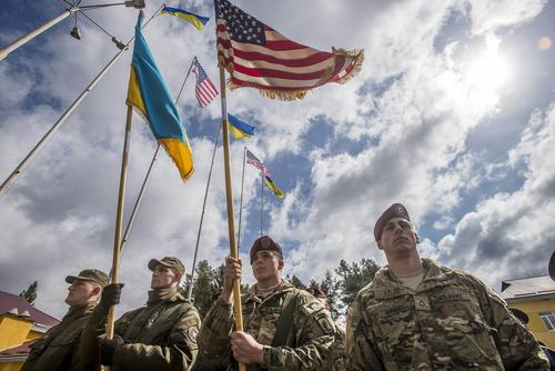 Инструкторы США приступили к обучению украинских военнослужащих обращению с западными бронетехникой и радиолокационными станциями