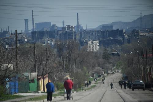 Минобороны России: 1 мая с «Азовстали» в Мариуполе вызволены еще 80 гражданских лиц