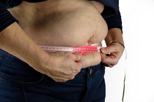 Врач-диетолог Наталья Павлюк рассказала, что при наборе лишнего веса жир скапливается вокруг сердца и в печени