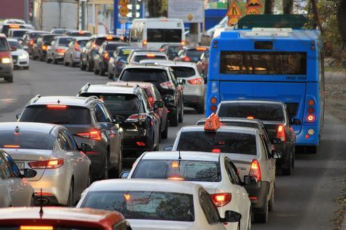 Движение на МКАД в районе пересечения с проспектом Генерала Дорохова затруднено из-за ДТП