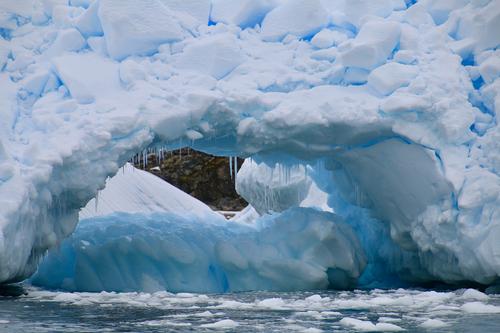 В отложениях под антарктическими льдами ученые обнаружили гигантскую систему подземных вод