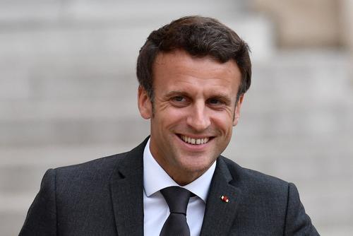 Эммануэль Макрон официально снова вступил в должность президента Франции