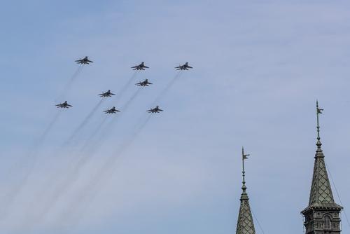 В Москве из-за погоды отменили воздушную часть парада Победы