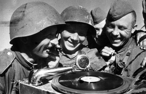 Какие песни слушали советские воины во время Великой Отечественной войны