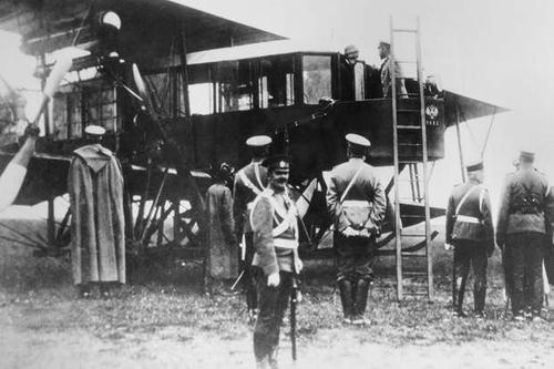 Десятого мая 1913 года совершил свой первый полет самолет «Гранд» Игоря Сикорского
