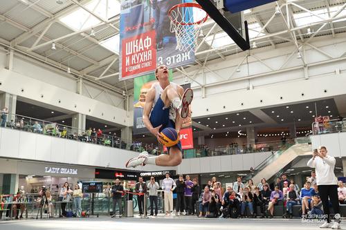 В торговом комплексе Челябинска впервые прошел турнир по баскетболу 3х3