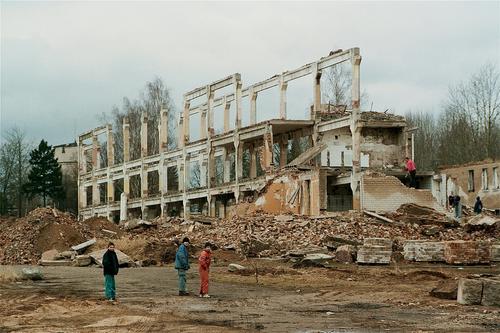 Посол ЛНР в России Мирошник: власти республики и РФ обсуждают восстановление разрушенных городов Донбасса