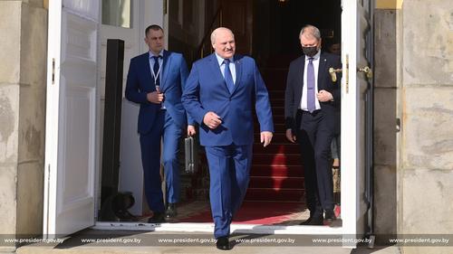 Президент Белоруссии Александр Лукашенко проведет переговоры с Владимиром Путиным в Москве в рамках саммита ОДКБ 16 мая