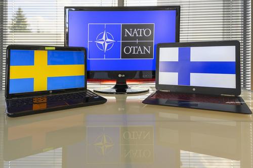 Швеция официально заявила о решении вступить в НАТО — при этом она намерена оговорить отказ от размещения ядерного оружия