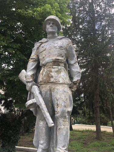 В Краснодаре могут реконструировать памятник солдату