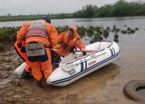 Трех человек ищут спасатели МЧС России в Хабаровском крае и ЕАО
