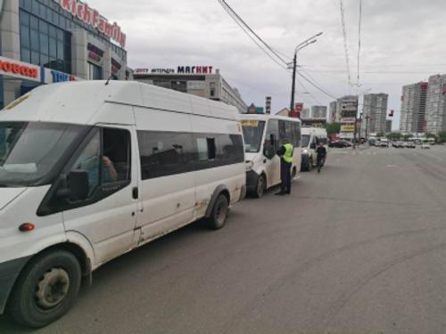 В Челябинске 23 маршрутчика возили пассажиров на неисправных машинах