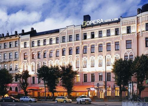 Правительство Латвии заселило украинских беженцев в лучшие отели 