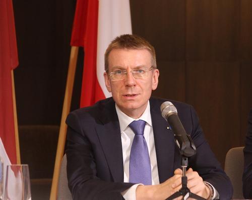 Глава МИД  Эдгарс Ринкевич: Латвия своего посла из Москвы отзывать не будет