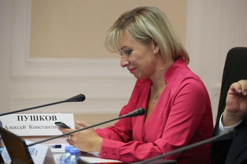 Представитель МИД Захарова: американские послы требуют блокировки российских СМИ за границей