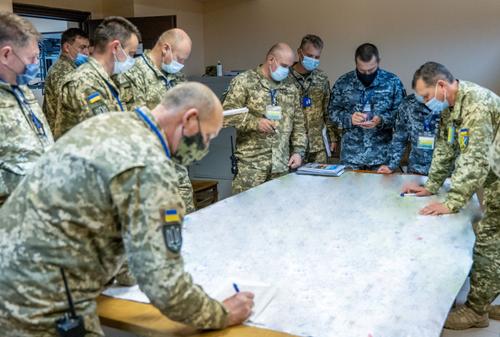 Не менее 7 генералов НАТО участвуют в военном планировании и управлении войсками ВСУ