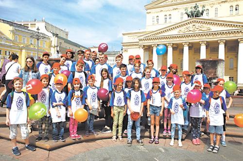 Глава Российского детского фонда Дмитрий Лиханов: Мы стали первыми, кто протянул руку помощи жителям Мариуполя