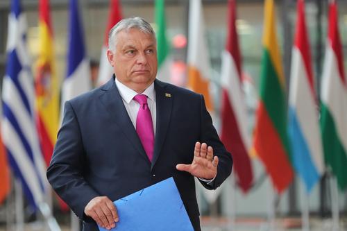Орбан сообщил, что Венгрия освобождена от нефтяного эмбарго на российскую нефть
