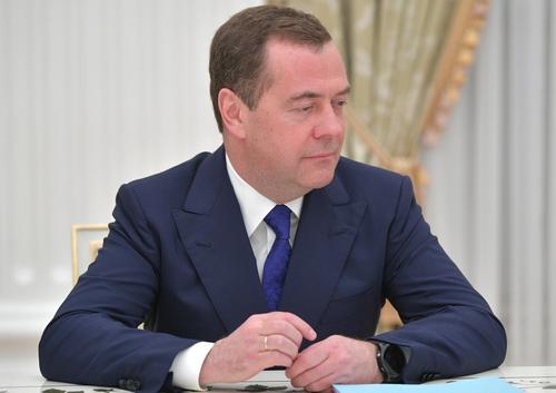 Медведев: санкции Запада направлены против народа РФ, в их основе — «ненависть к России и русским»