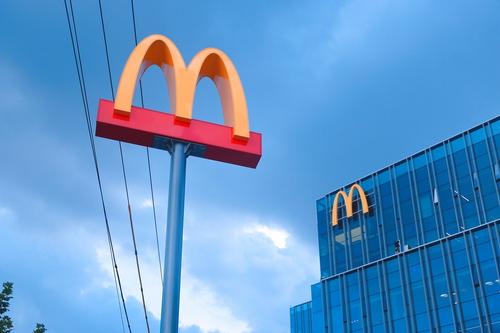 Рестораны McDonald's после переименования будут получать продукты от прежних поставщиков