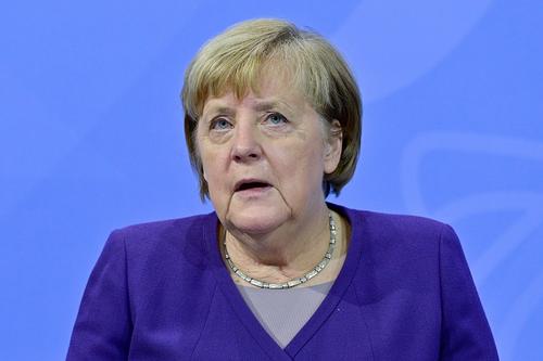 Ангела Меркель в первом публичном комментарии по поводу спецоперации России выразила солидарность с Украиной